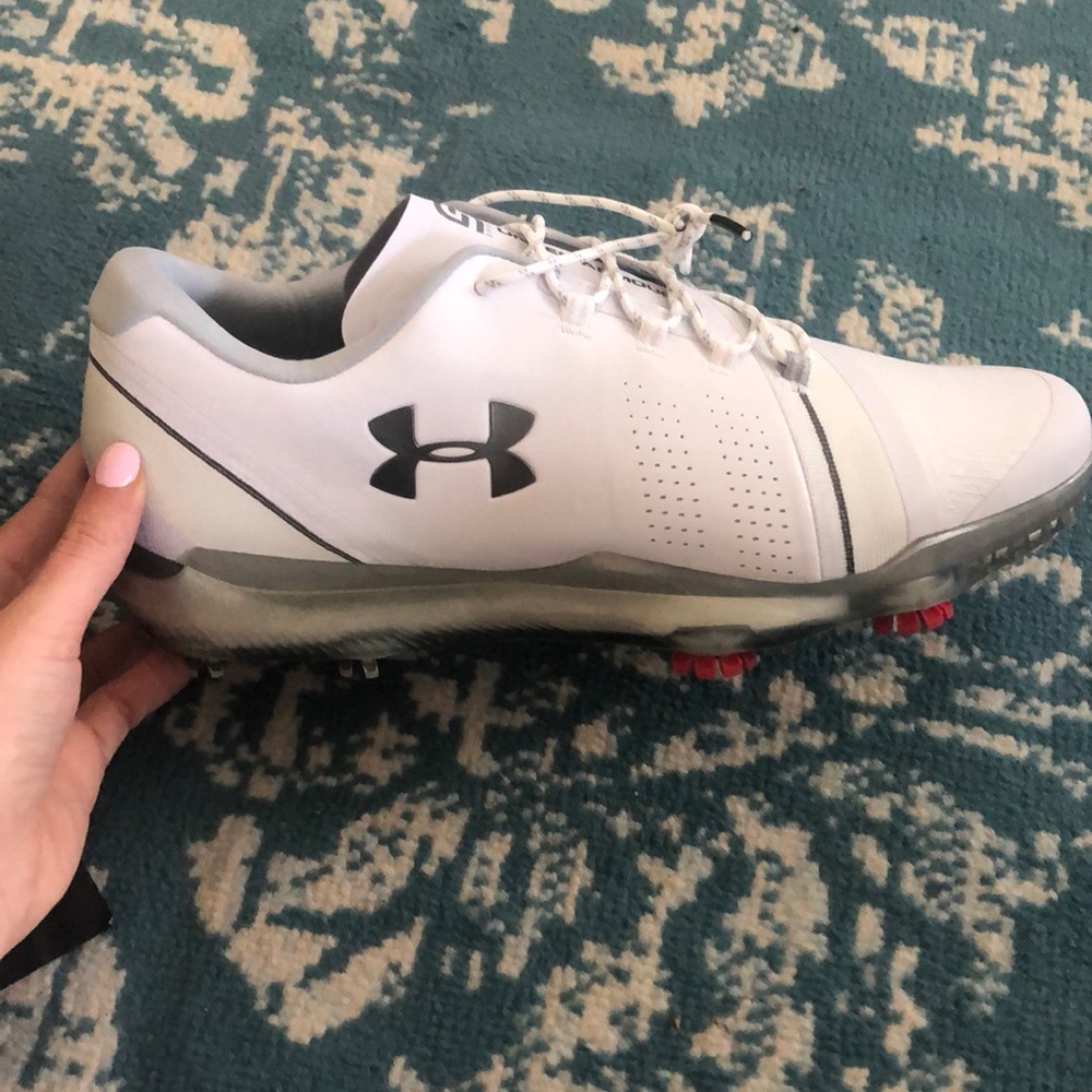 Golf shoes